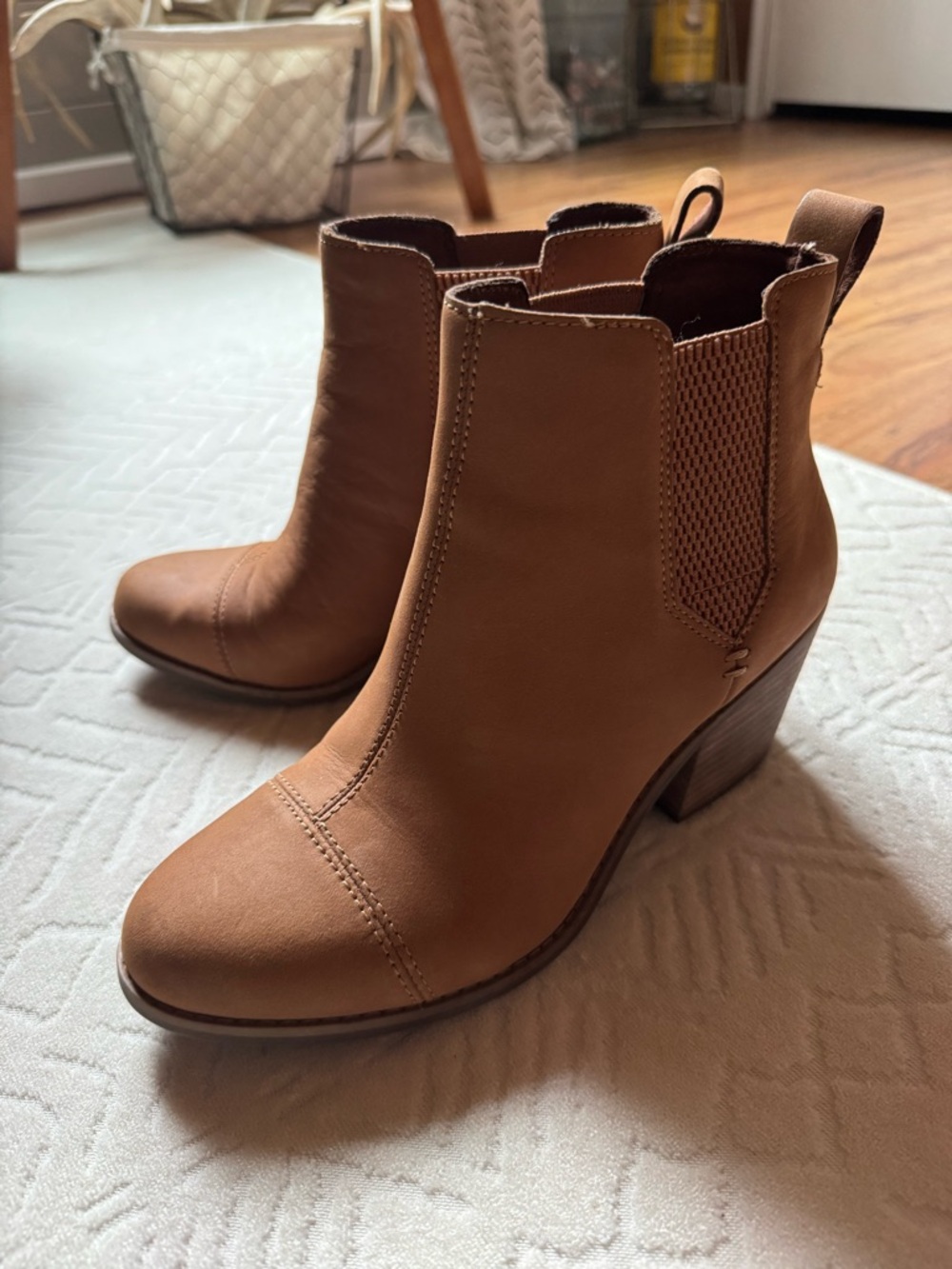 Womens Tan Everly Chelsea Ankle Boots - Sleek Block Heel